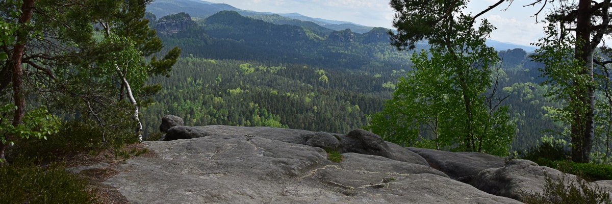 Blick ins Erzgebirgsumland mit dem Großen und dem Kleinen Winterberg